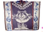 Poncho en Alpaga Motif Tête Loup et Lune – Image 2
