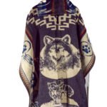 Poncho en Alpaga Motif Tête Loup et Lune